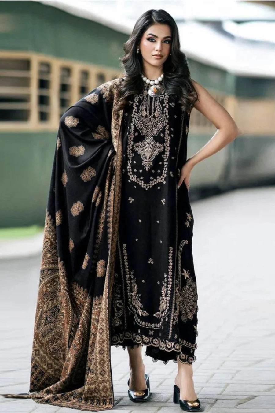 MOHAJ EMBROIDERED UNSTITCED 3PC SUIT 10101